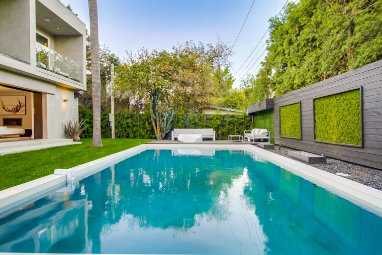 Inspiration for a contemporary pool remodel in Los Angeles