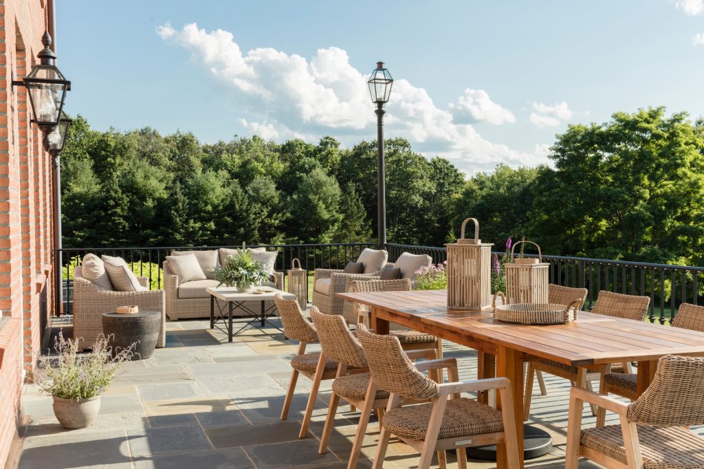 Inspiration for a cottage deck remodel in New York