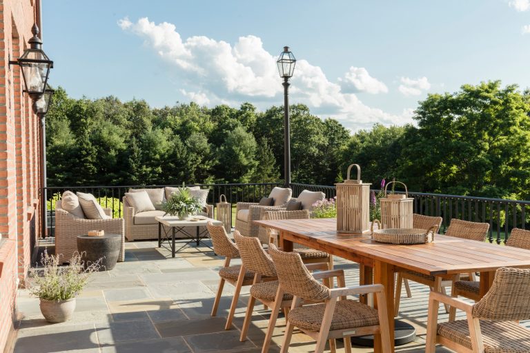 Inspiration for a cottage deck remodel in New York