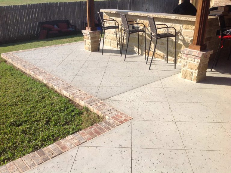 Inspiration for a large craftsman backyard concrete patio kitchen remodel in Dallas with a pergola