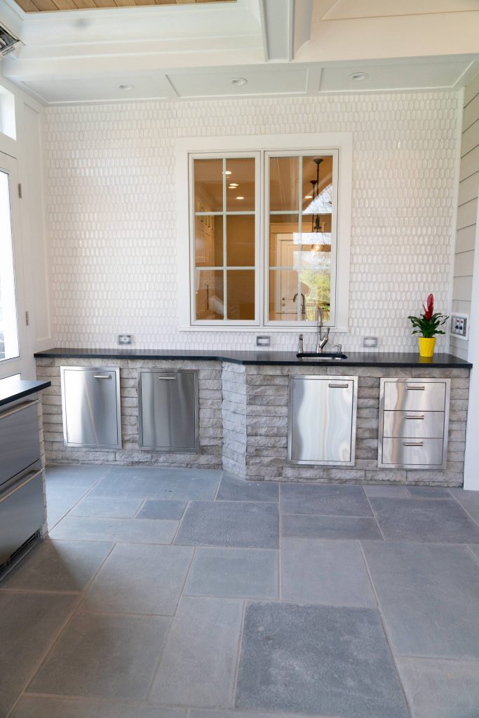 Inspiration for a large timeless backyard concrete paver patio kitchen remodel in DC Metro with a roof extension
