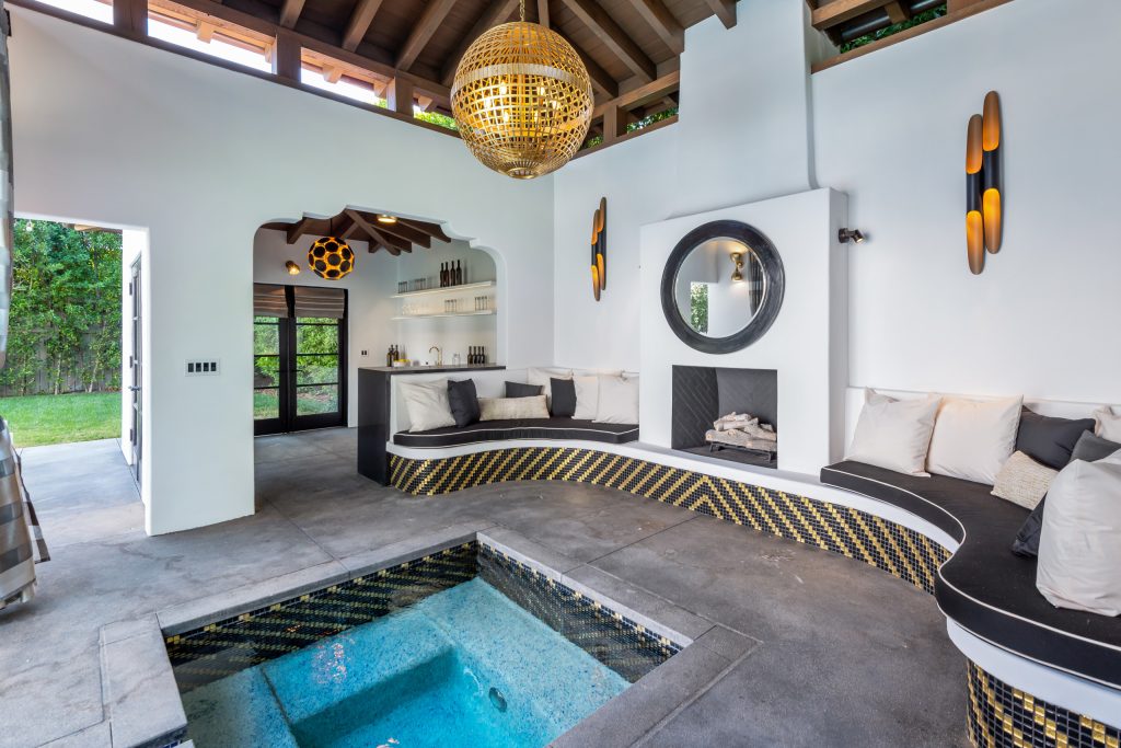 Inspiration for a mediterranean pool remodel in Los Angeles