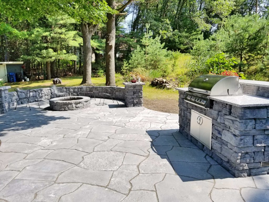 Inspiration for a mid-sized backyard patio kitchen remodel in Grand Rapids