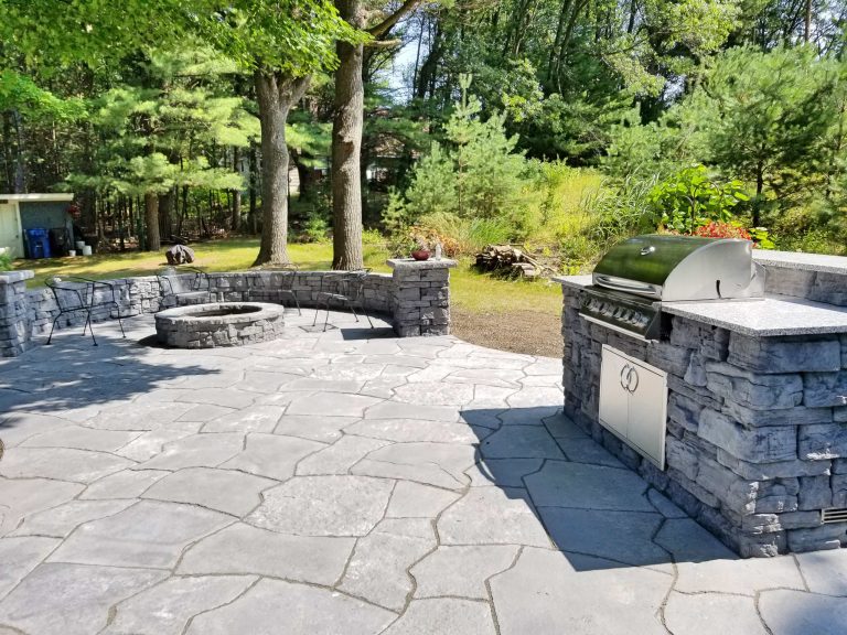 Inspiration for a mid-sized backyard patio kitchen remodel in Grand Rapids