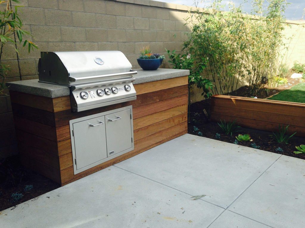 Inspiration for a mid-sized contemporary backyard concrete paver patio kitchen remodel in Orange County with no cover