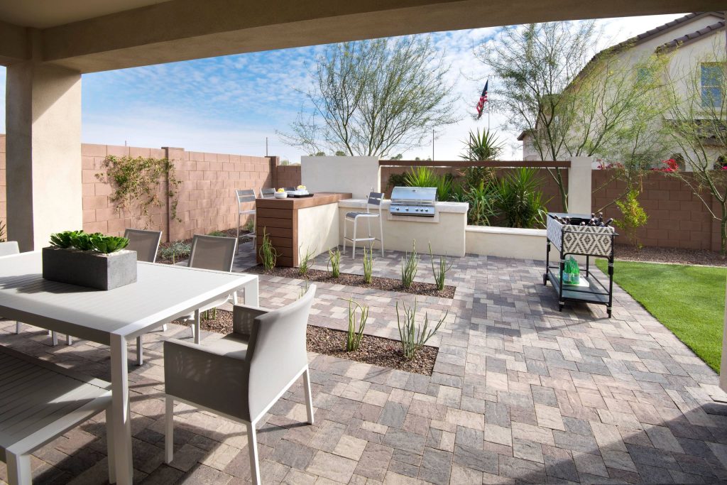Inspiration for a mid-sized contemporary backyard concrete paver patio kitchen remodel in Phoenix with a roof extension