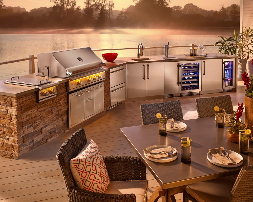 Inspiration for a mid-sized contemporary backyard patio kitchen remodel in Atlanta with decking and no cover