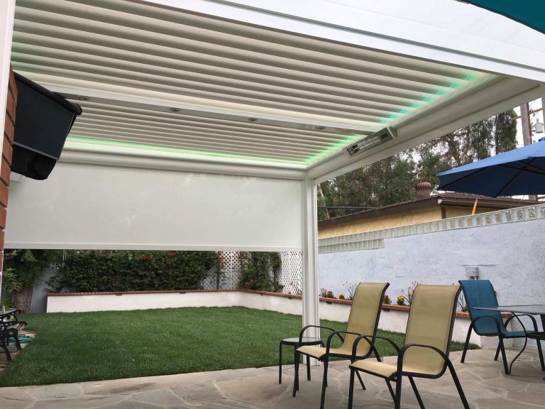 Inspiration for a mid-sized contemporary backyard patio kitchen remodel in Los Angeles with a pergola