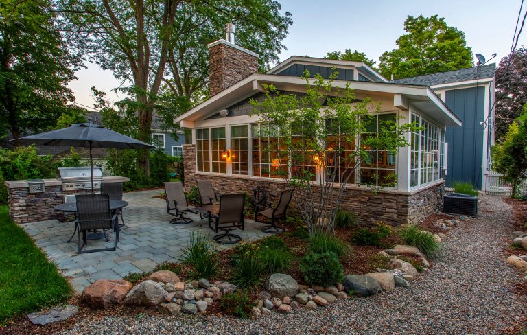 Inspiration for a mid-sized craftsman backyard brick patio kitchen remodel in Detroit with no cover