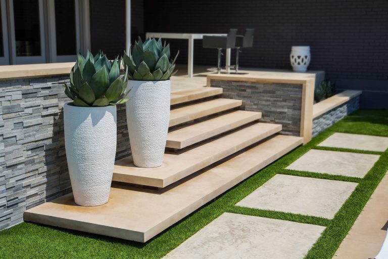 Inspiration for a mid-sized modern backyard rectangular hot tub remodel in Dallas