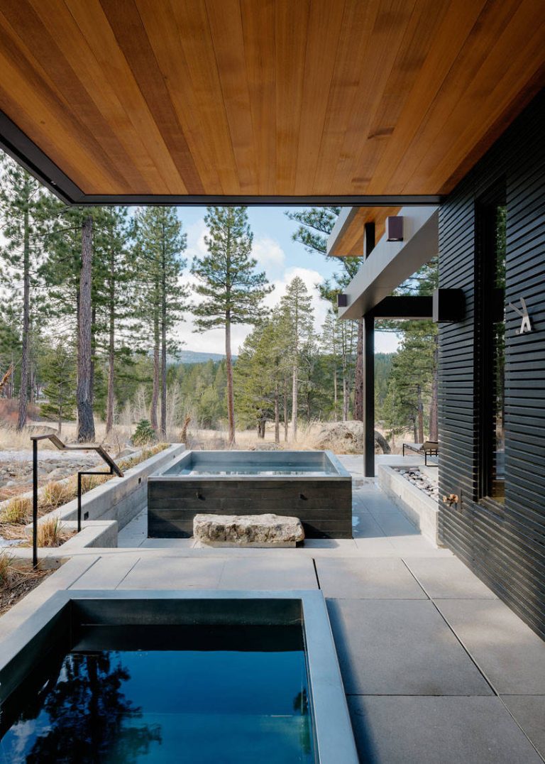Inspiration for a mid-sized modern side yard concrete hot tub remodel in San Francisco