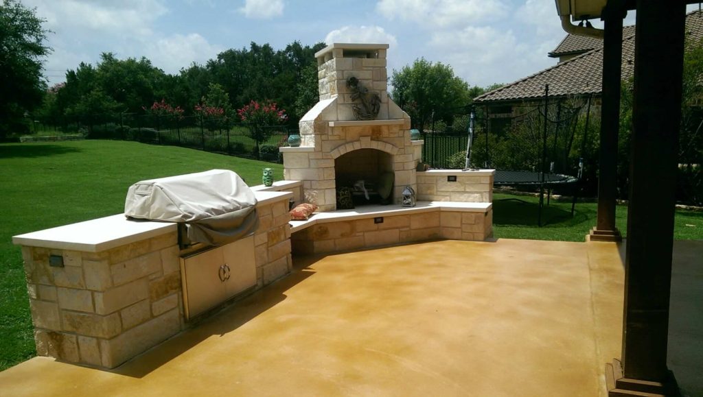 Inspiration for a mid-sized rustic backyard concrete patio kitchen remodel in Austin with no cover
