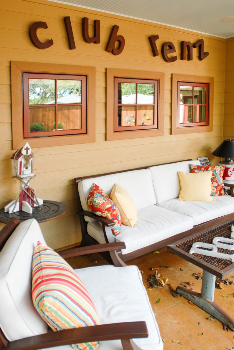 Inspiration for a mid-sized shabby-chic style concrete porch remodel in Dallas with a roof extension