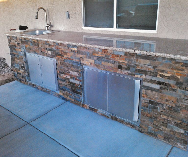Inspiration for a mid-sized southwestern backyard concrete patio kitchen remodel in Phoenix