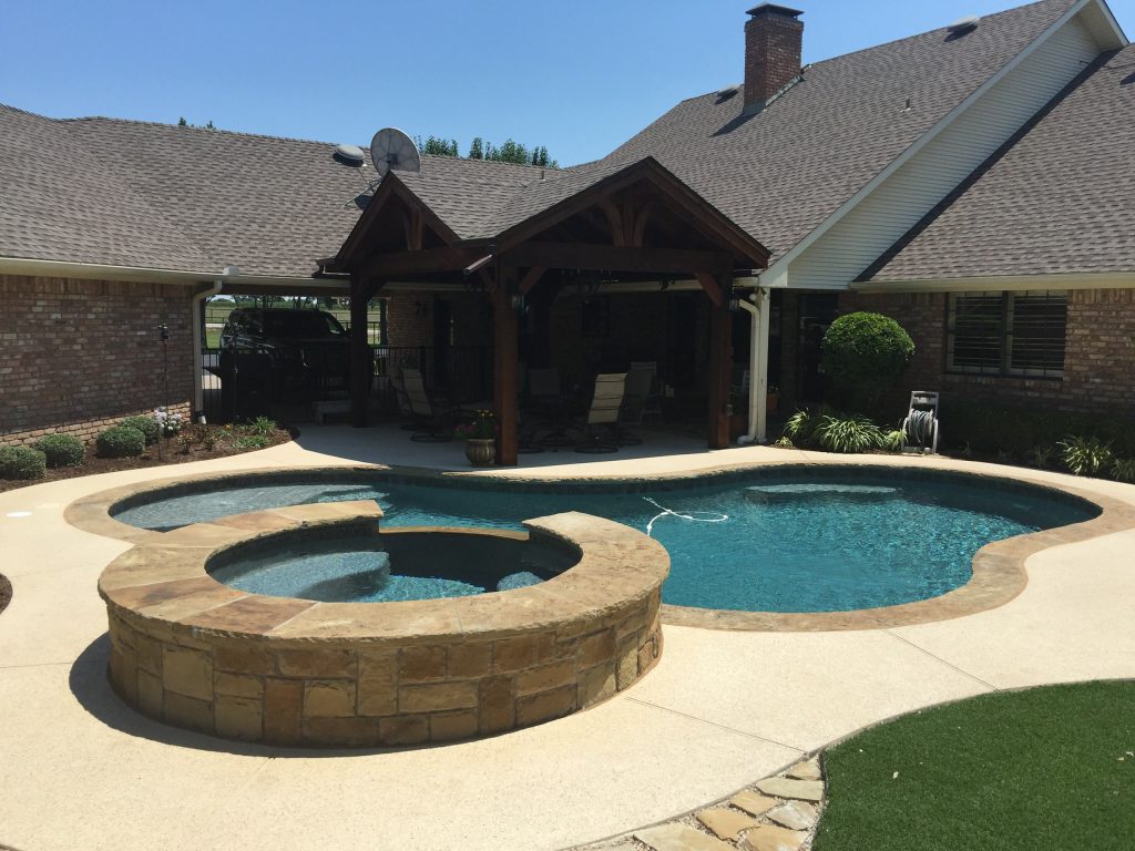 Inspiration for a mid-sized southwestern backyard custom-shaped natural hot tub remodel in Dallas with decking
