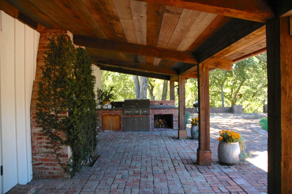 Inspiration for a mid-sized timeless backyard brick patio kitchen remodel in San Francisco with a roof extension