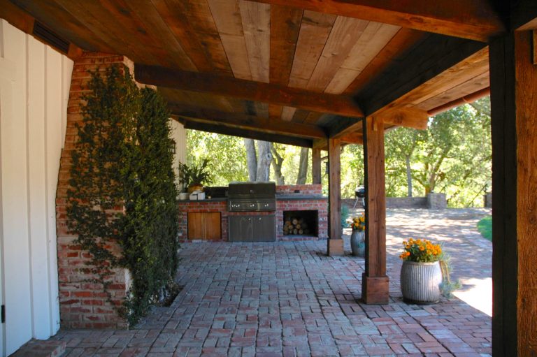 Inspiration for a mid-sized timeless backyard brick patio kitchen remodel in San Francisco with a roof extension
