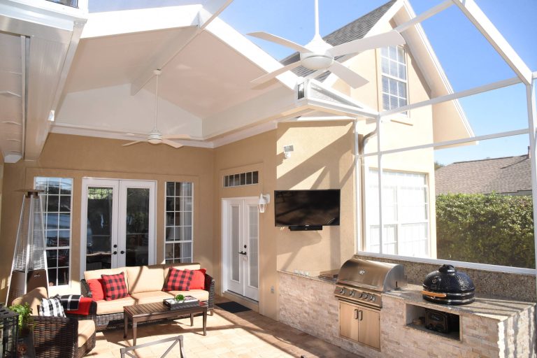 Inspiration for a mid-sized timeless backyard concrete paver patio kitchen remodel in Jacksonville with a roof extension