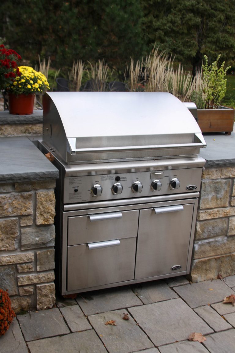 Inspiration for a mid-sized timeless backyard stone patio kitchen remodel in Chicago