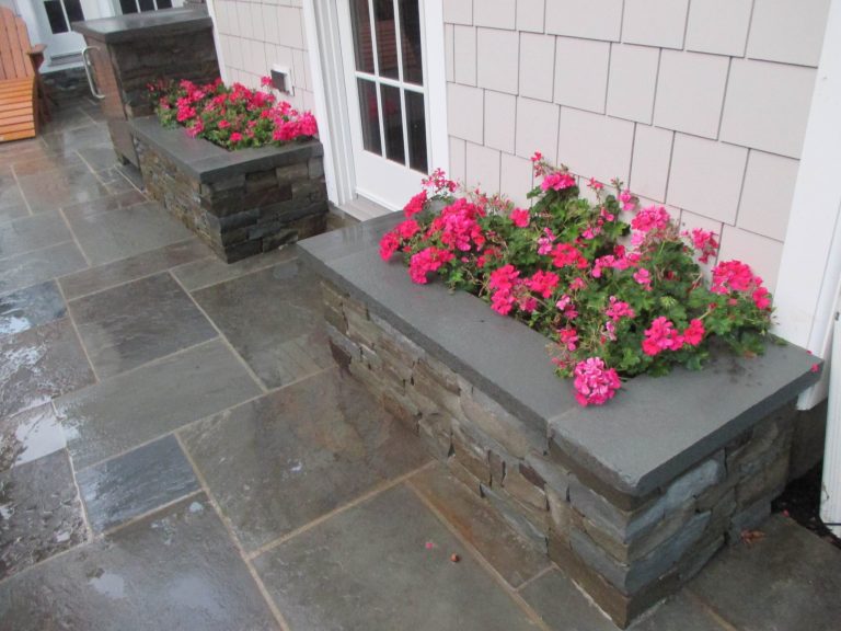 Inspiration for a mid-sized timeless backyard tile patio kitchen remodel in New York with no cover