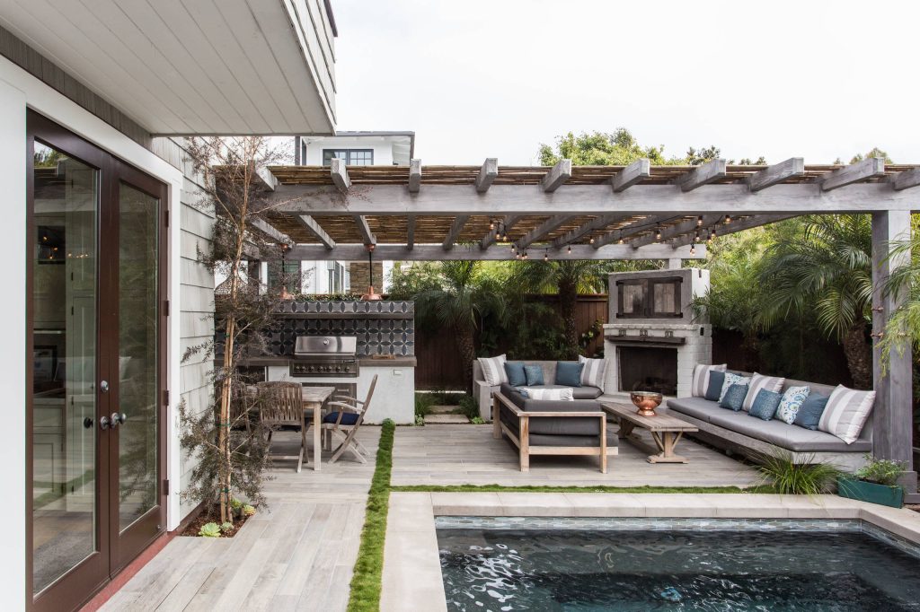 Inspiration for a mid-sized transitional backyard concrete patio kitchen remodel in Los Angeles with a pergola