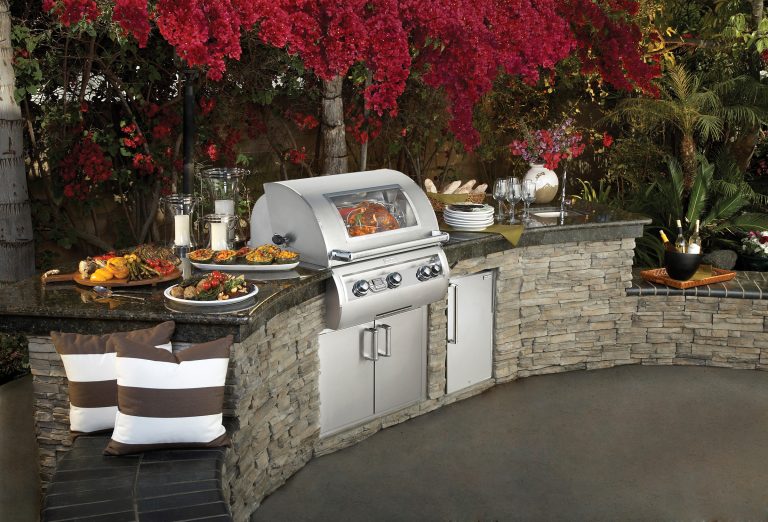 Inspiration for a mid-sized transitional backyard concrete patio kitchen remodel in Los Angeles with no cover