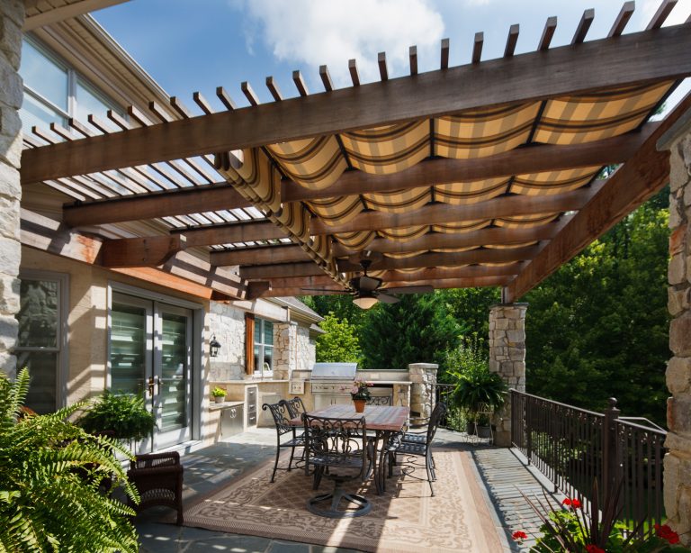 Inspiration for a mid-sized transitional backyard patio kitchen remodel in Philadelphia with a pergola
