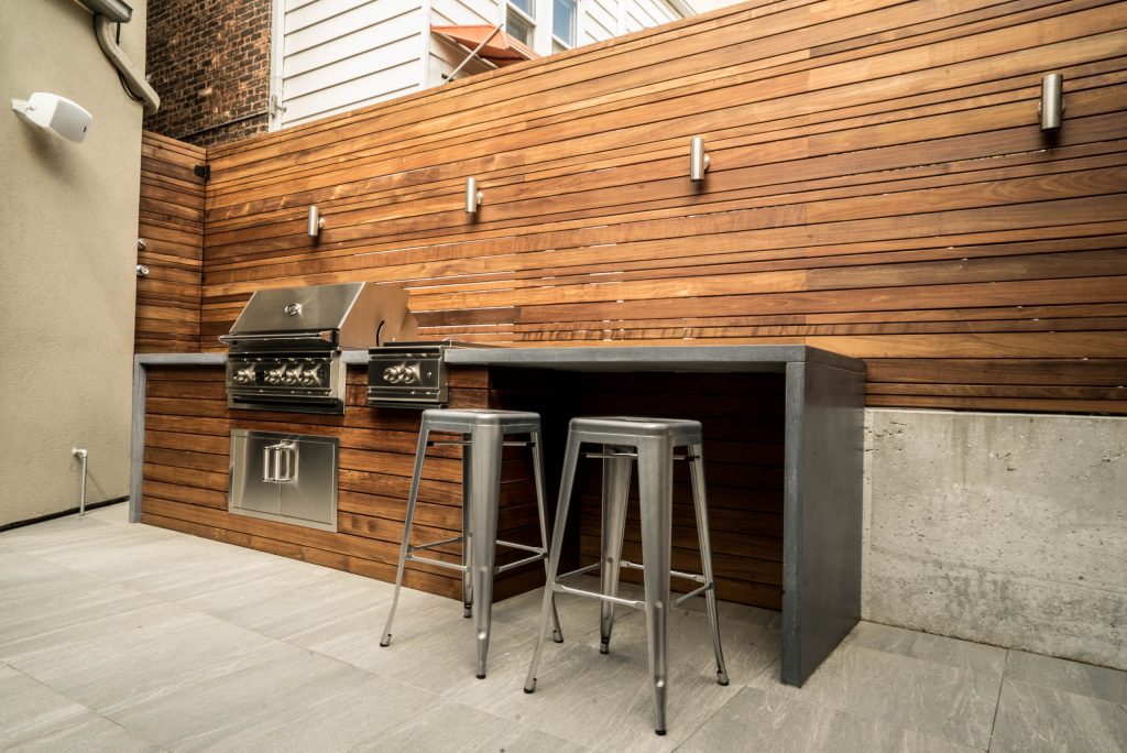 Inspiration for a mid-sized transitional backyard tile patio kitchen remodel in Orange County with no cover