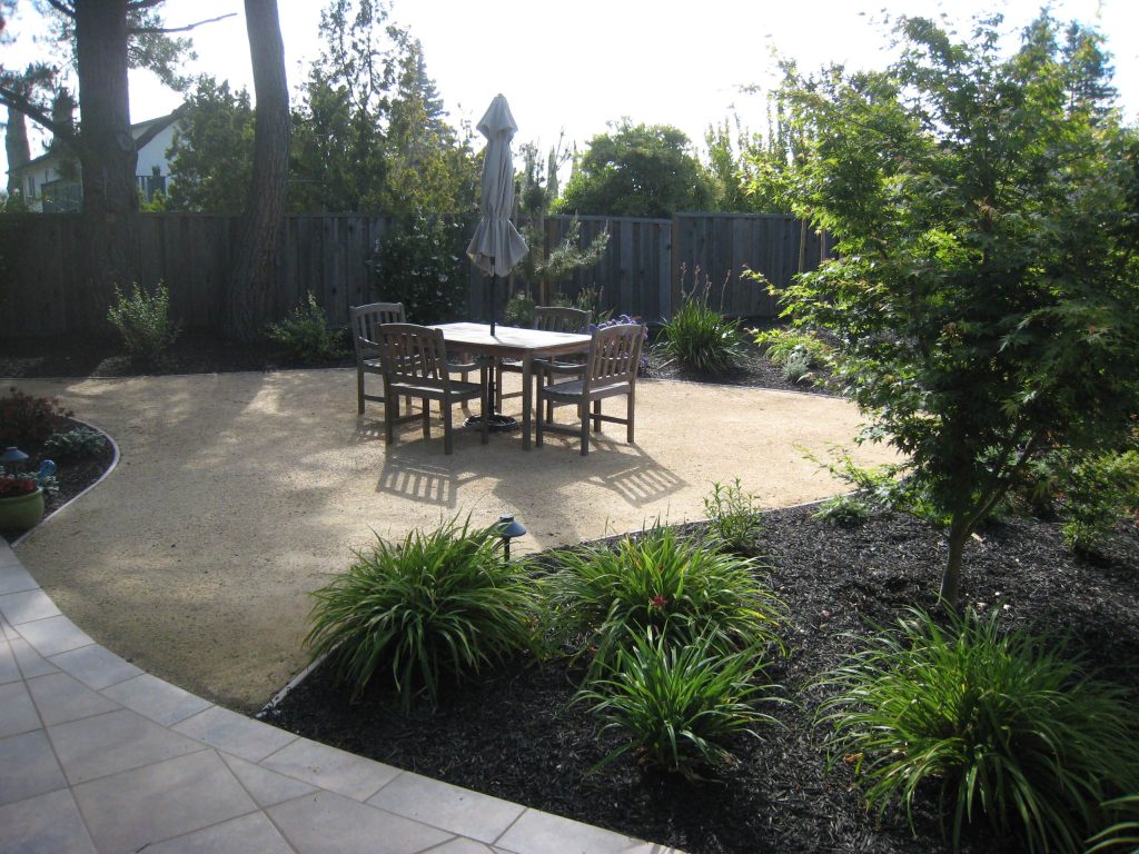 Inspiration for a mid-sized traditional partial sun backyard landscaping in San Francisco.
