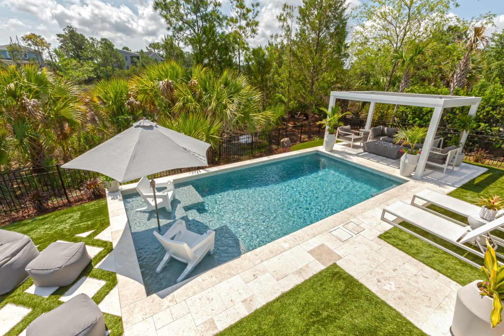 Inspiration for a modern pool remodel in Charleston