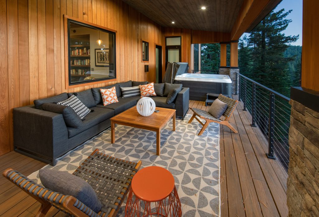 Inspiration for a rustic deck remodel in Sacramento