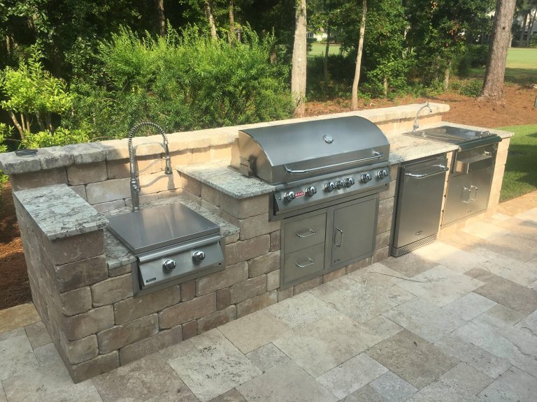 Inspiration for a timeless patio kitchen remodel in Charleston