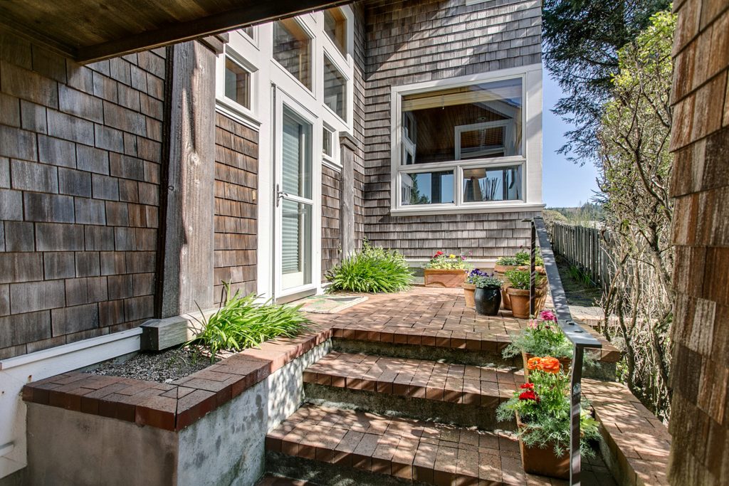 Inspiration for a timeless porch remodel in Portland by aklash | Outdoor Photos | Porch | Landscaping | Landscape Design | Outdoor Living Space | Porch Design Ideas | Outdoor Living Space Ideas | Backyard Design