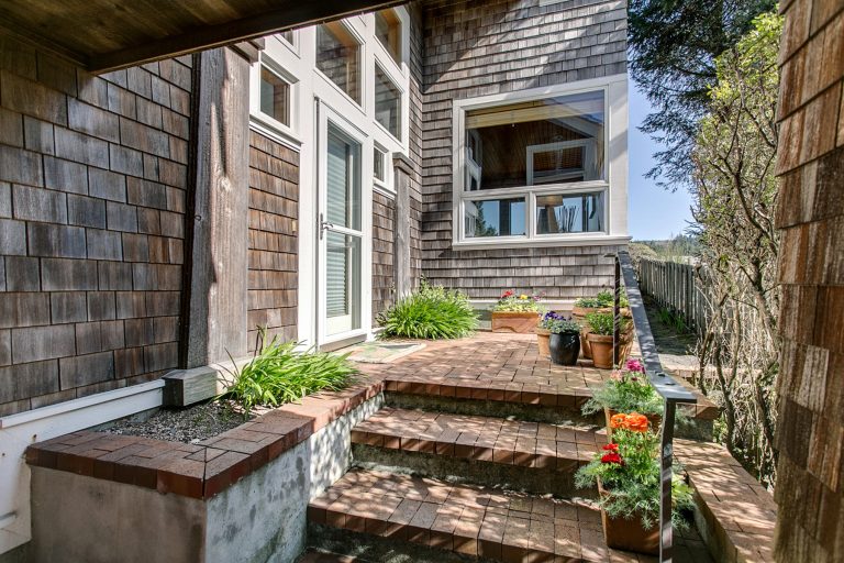 Inspiration for a timeless porch remodel in Portland by aklash | Outdoor Photos | Porch | Landscaping | Landscape Design | Outdoor Living Space | Porch Design Ideas | Outdoor Living Space Ideas | Backyard Design