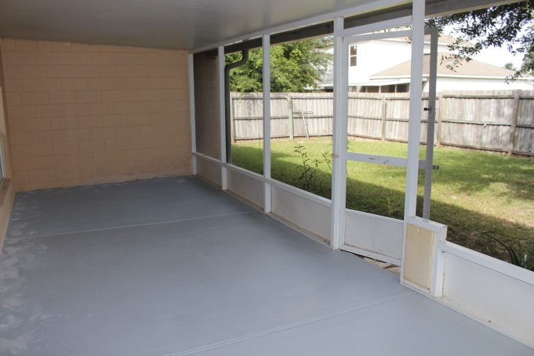 Inspiration for a timeless porch remodel in Tampa by Modern Homes Builders LLC | Outdoor Photos | Porch | Landscaping | Landscape Design | Outdoor Living Space | Porch Design Ideas | Outdoor Living Space Ideas | Backyard Design