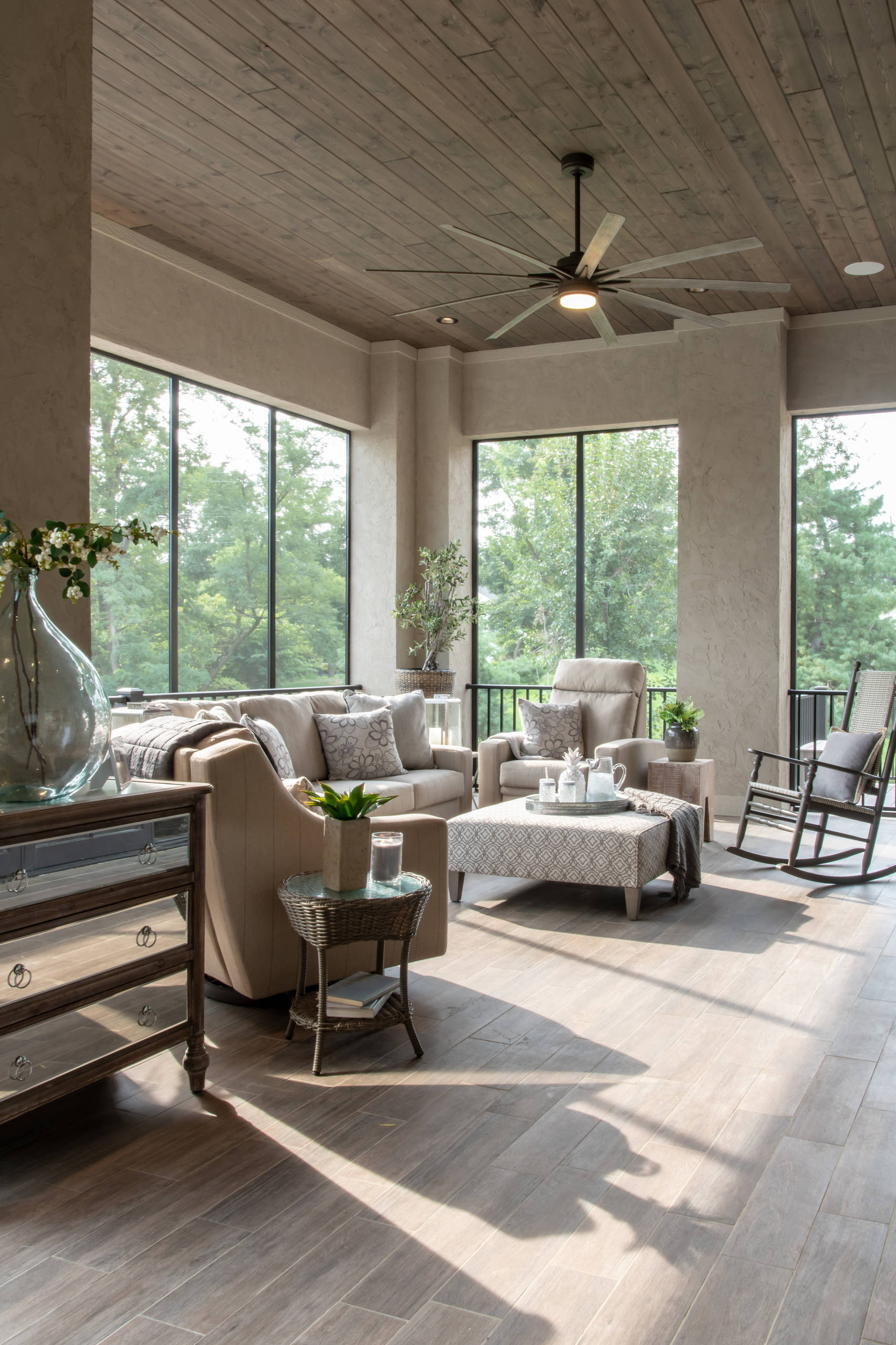 Inspiration for a timeless screened-in back porch remodel in St Louis