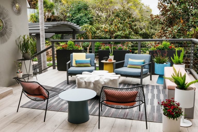 Inspiration for a transitional deck remodel in San Diego