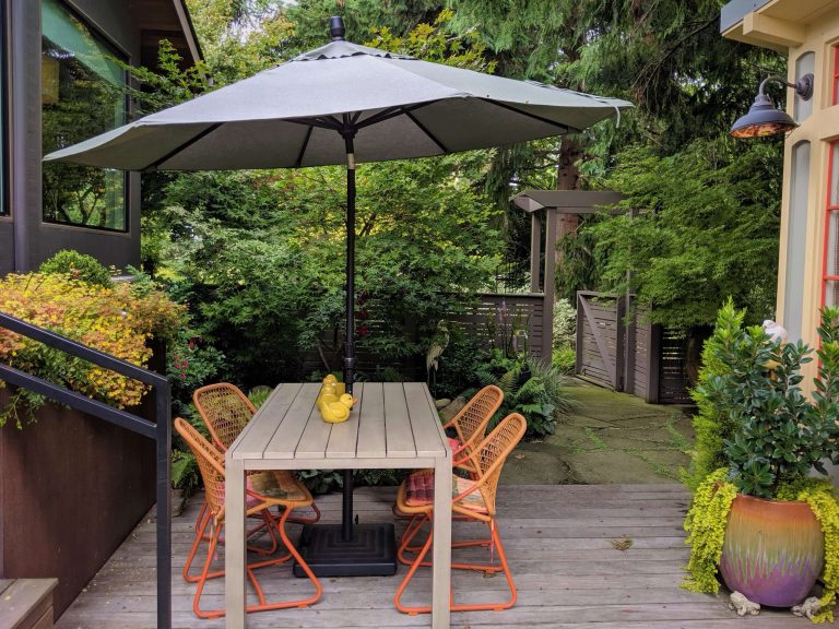 Inspiration for a transitional deck remodel in Seattle