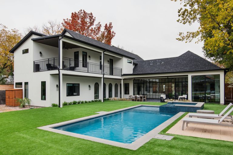 Inspiration for a transitional pool remodel in Austin