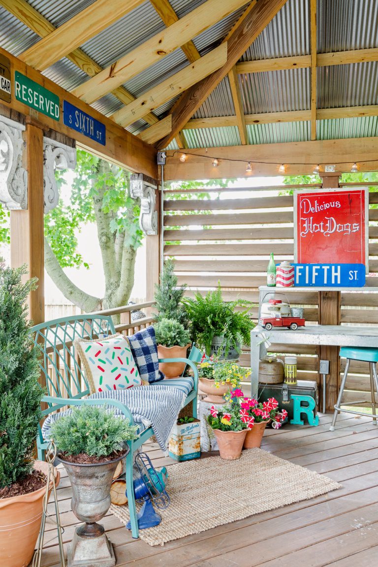 Inspiration for an eclectic wood railing deck remodel in Chicago