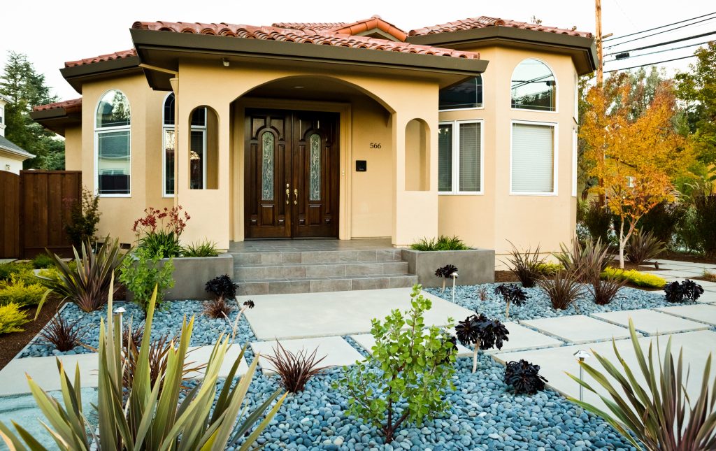 Installed by Lifescape Custom Landscaping, Inc. Designed by Juanita Salisbury, LA Kelsey Schweickert Photography