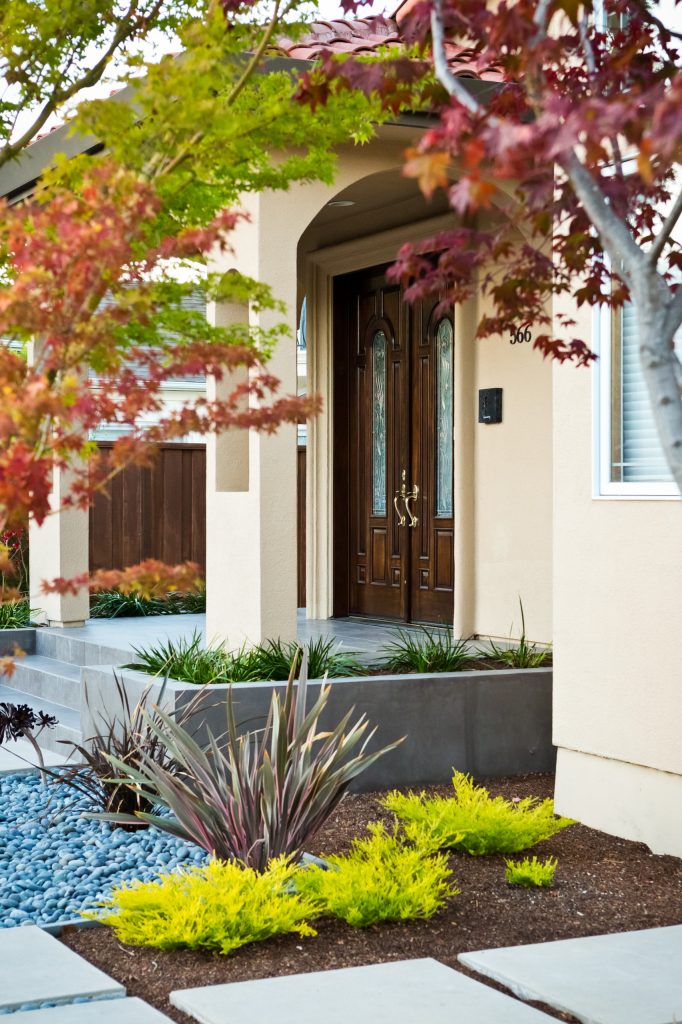 Installed by Lifescape Custom Landscaping, Inc. Designed by Juanita Salisbury, LA Kelsey Schweickert Photography