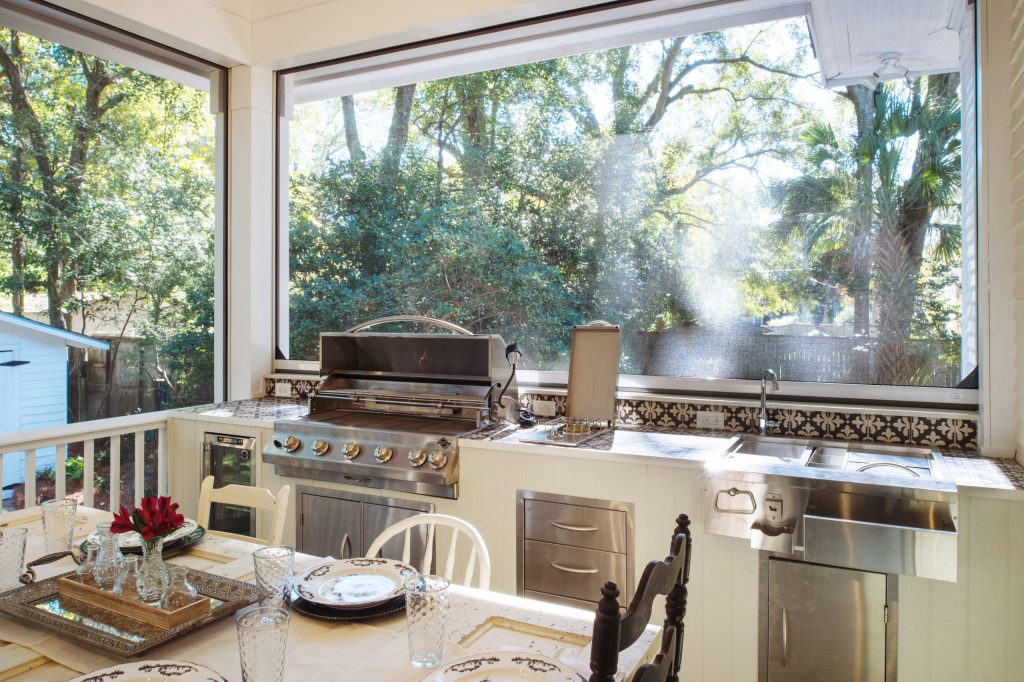 Jacksons Grill outdoor BBQ, Phantom Screens motorized retractable screens. Photo credit: Revival Arts Photography