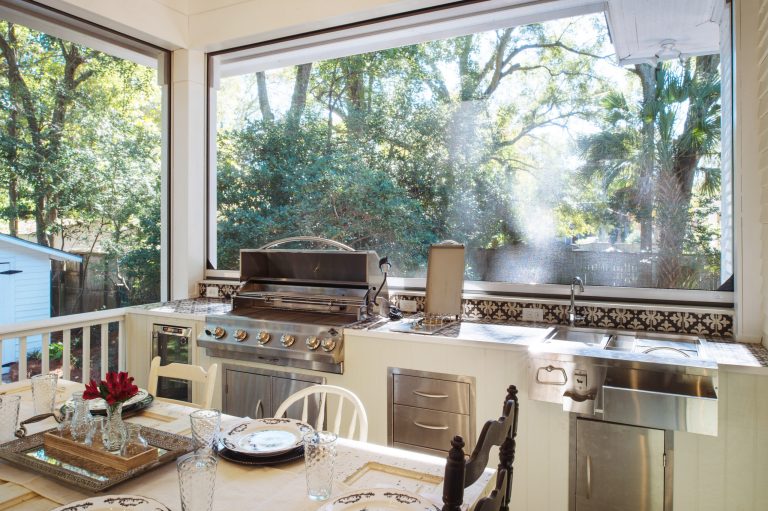 Jacksons Grill outdoor BBQ, Phantom Screens motorized retractable screens. Photo credit: Revival Arts Photography