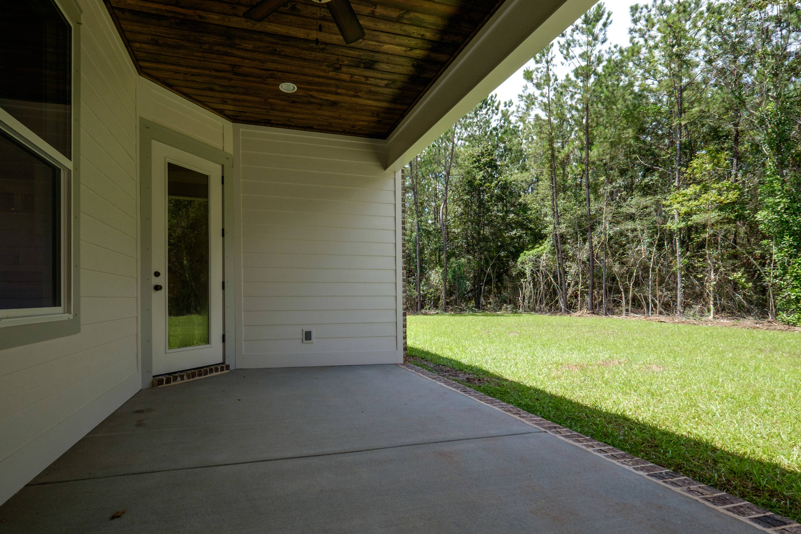 Jon Hauge: Pictures & Keith Foster/ID360 Media: 3-D Matterport Videos
This is an example of a mid-sized back porch design in New Orleans with a roof extension.