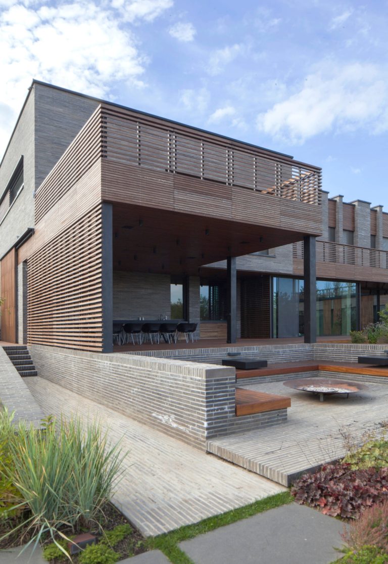 Large minimalist backyard outdoor kitchen deck photo in San Francisco with no cover