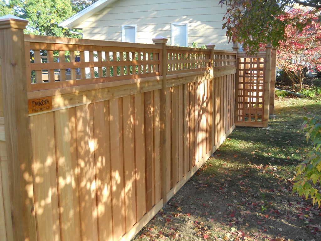 Lattice top fence designed & installed by Dakota Unlimited.
