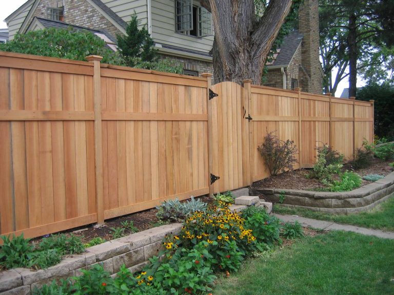 Lincoln shadowbox (solid board) privacy fence designed and installed by Dakota Unlimited.