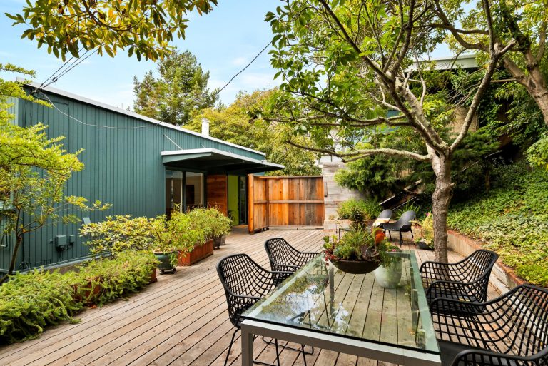 Mid-century modern deck photo in San Francisco