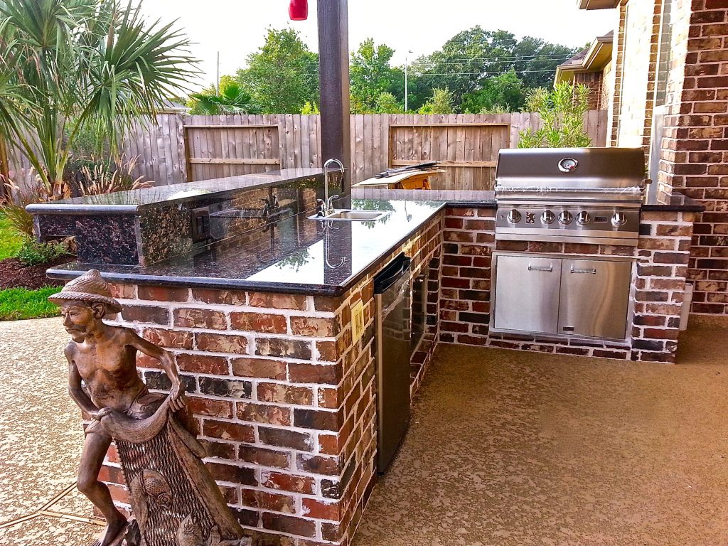Mid-sized elegant backyard patio kitchen photo in Houston with a roof extension